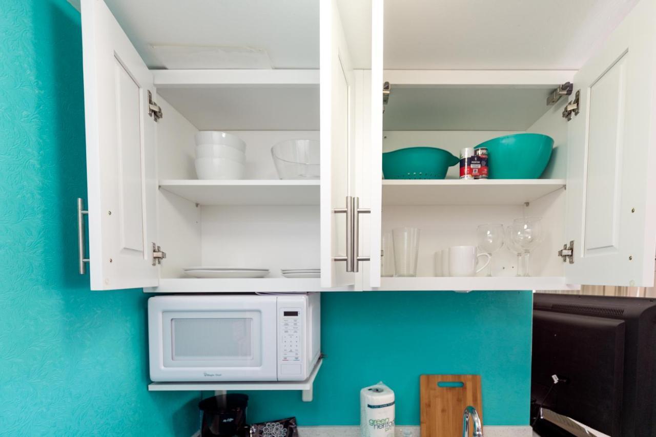Aloha Vibes Await! Stylish Condo At Aloha Surf - Mountain And City Views Гонолулу Экстерьер фото