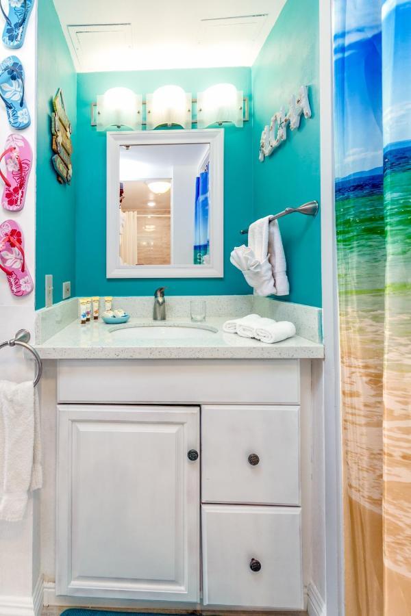 Aloha Vibes Await! Stylish Condo At Aloha Surf - Mountain And City Views Гонолулу Экстерьер фото