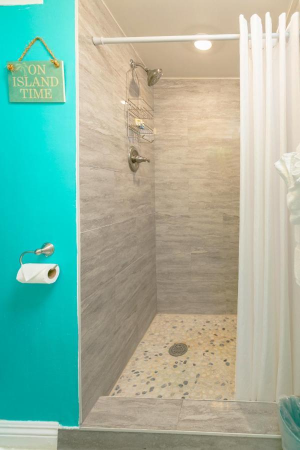 Aloha Vibes Await! Stylish Condo At Aloha Surf - Mountain And City Views Гонолулу Экстерьер фото