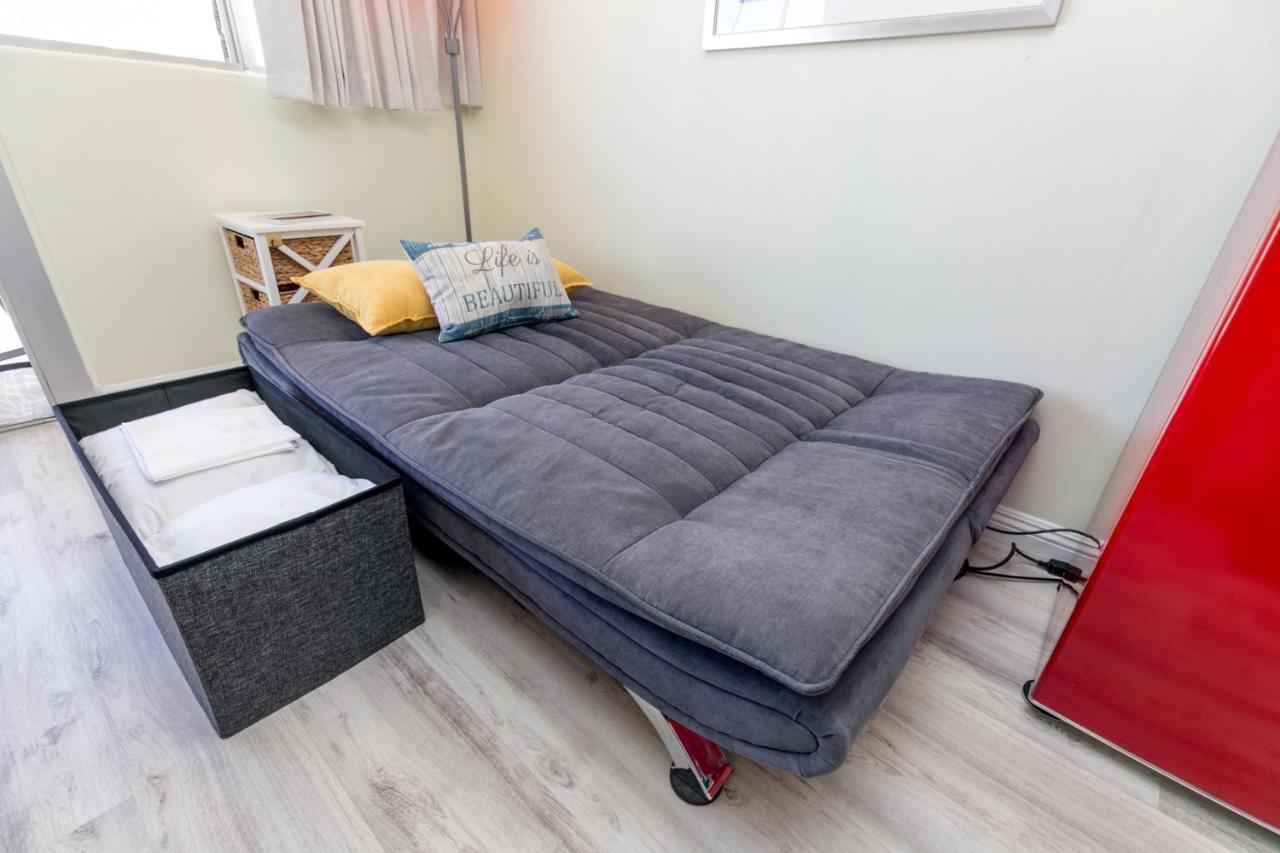 Aloha Vibes Await! Stylish Condo At Aloha Surf - Mountain And City Views Гонолулу Экстерьер фото